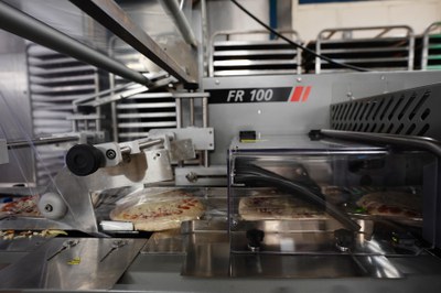 Argo pizza manufacturer chooses ULMA Packaging flow wrapper for pizza packaging by ULMA Packaging