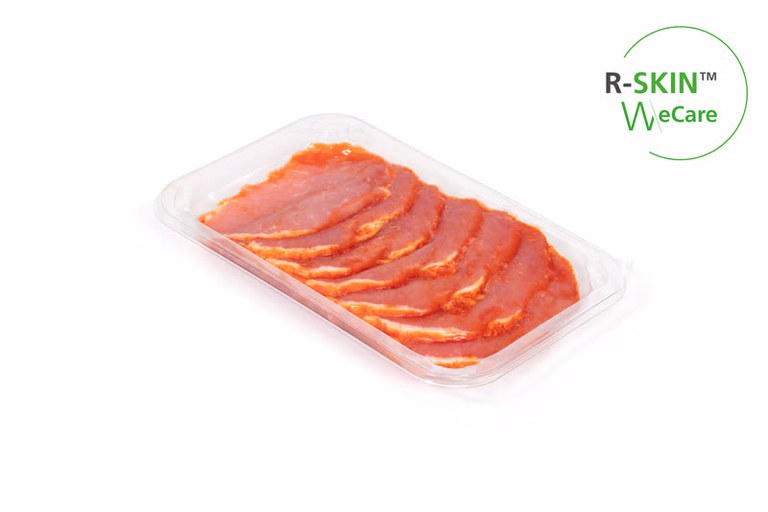 Traysealing pork loin fillets with R-Skin TSA 2.jpg Traysealing pork loin fillets with R-Skin TSA 2.jpg