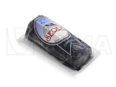 Goat cheese vacuum packaging in thermoforming