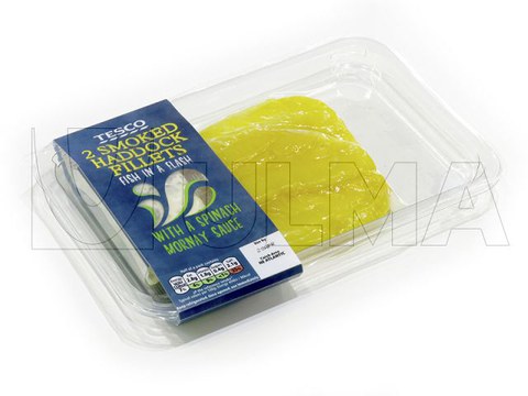 Smoked fish fillets skin packaging in traysealing