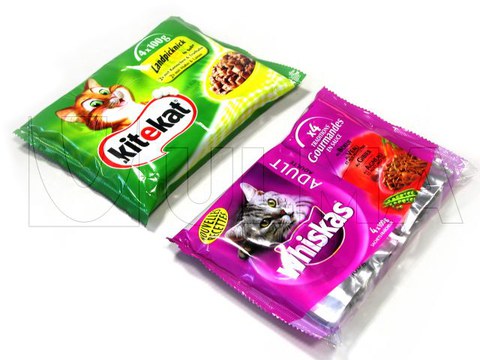 Pet food packets packaging in flow pack wrapper (HFFS)