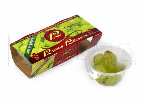 12 grapes packaging in traysealing in modifed atmosphere (MAP) in rigid trays