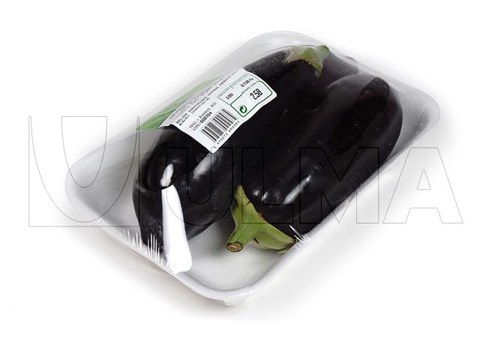 Aubergines tray packaging in stretch film