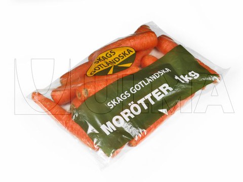 Whole carrots packaging in pillow pack and PE film.