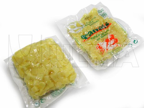 Potato cubes vacuum packaging in thermoforming in flexible film