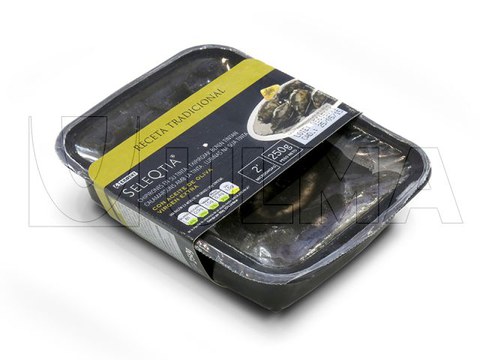 Cooked cuttlefish in their own ink packaging in traysealing with modified atmosphere (MAP)